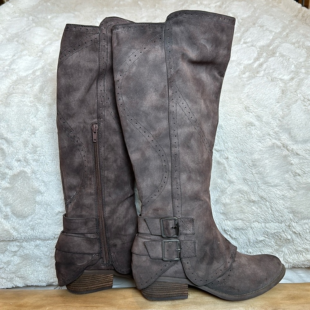 Tall brown Boots NOT RATED